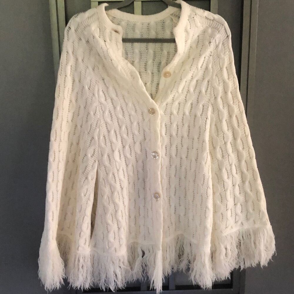 Vintage Cream cape with fringe sweater o/s
